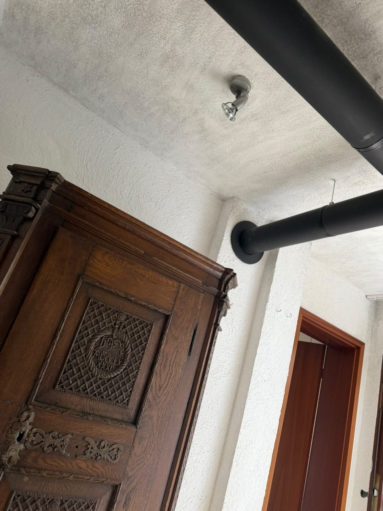 Wohnungsrenovierung: frisch gestrichener Raum