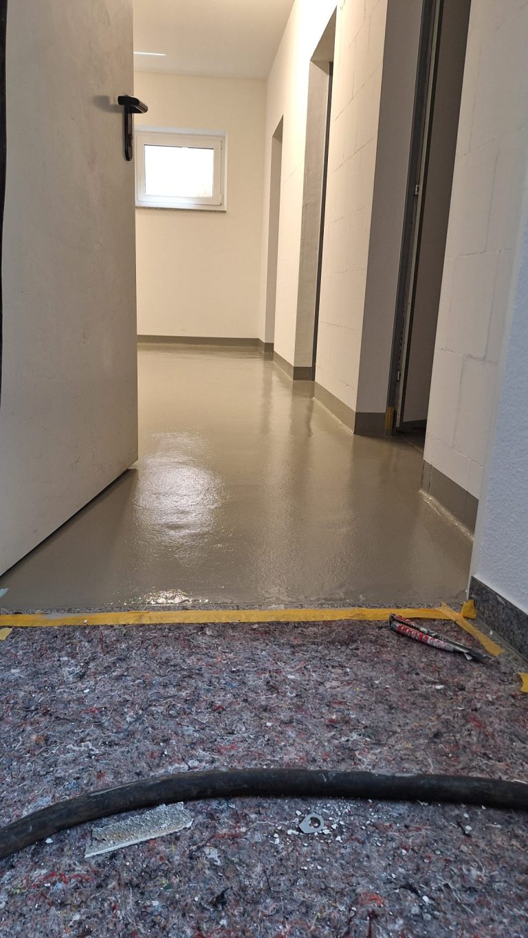 Frisch beschichteter Flurboden